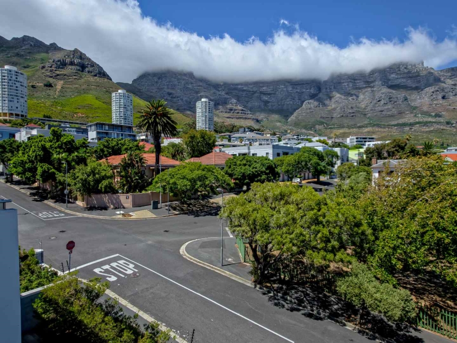 2 Bedroom Property for Sale in Vredehoek Western Cape